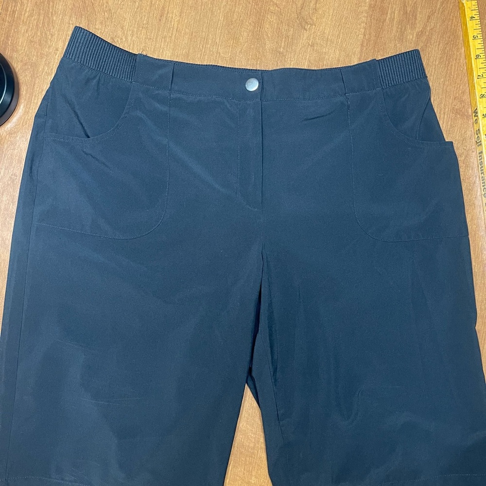 Chico's Black Bermuda Shorts Tailored Fit Weekends size 2.5 or 14